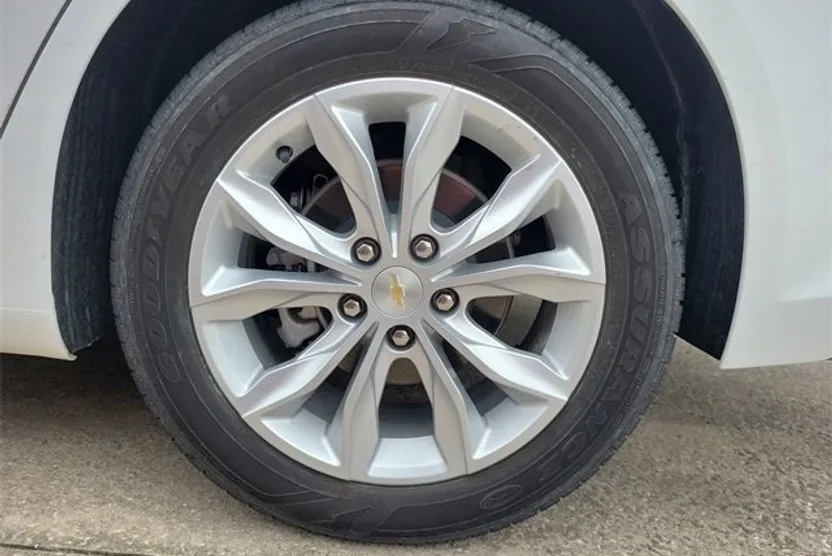 2024 Chevrolet Malibu 1LT photo 1