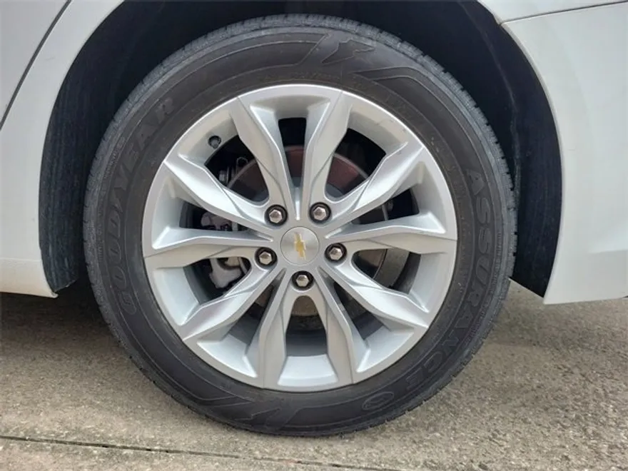 2024 Chevrolet Malibu 1LT photo 1