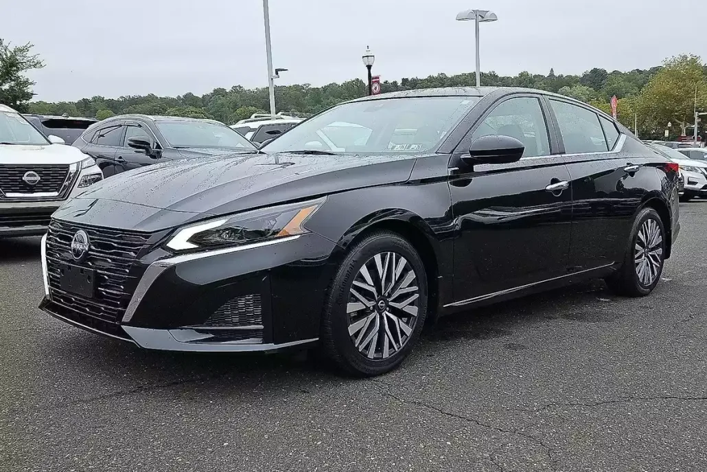 2023 Nissan Altima 2.5 SV photo 1