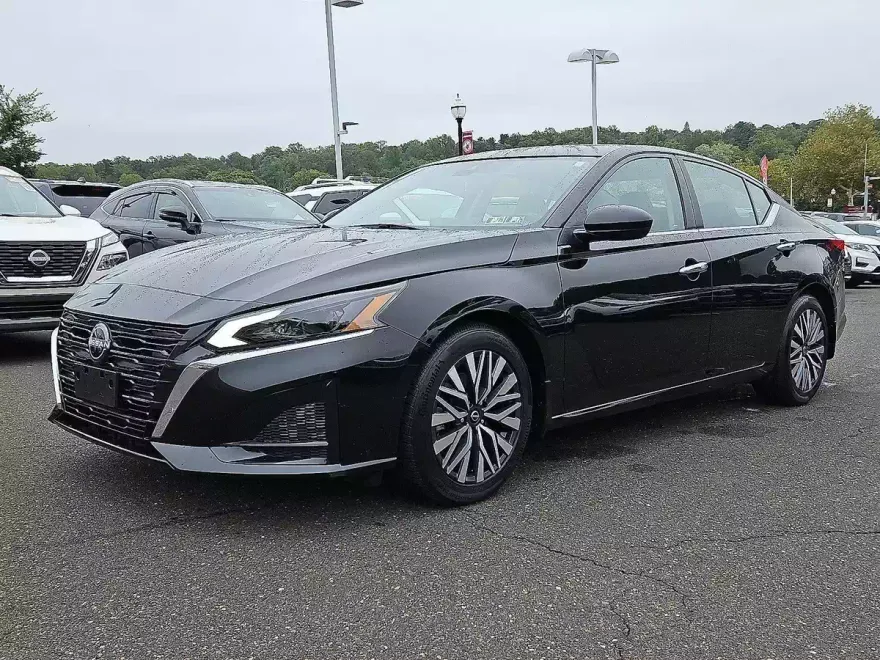 2023 Nissan Altima 2.5 SV photo 1
