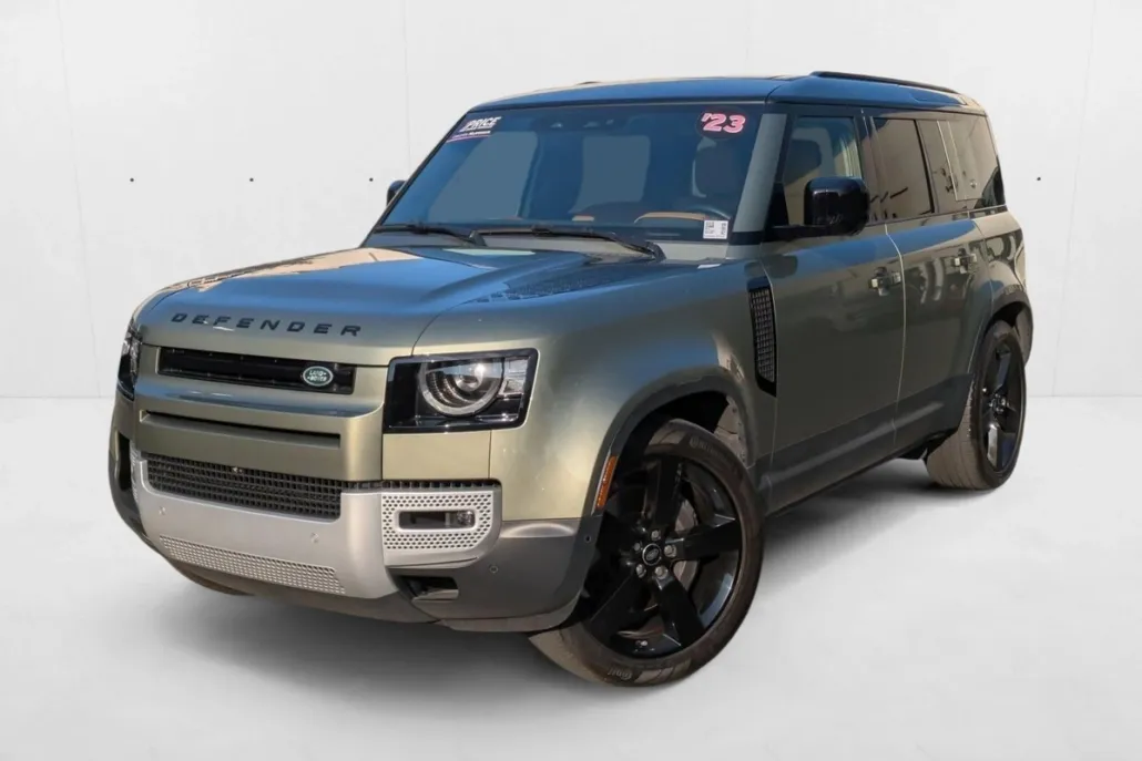 2023 Land Rover Defender S photo 1