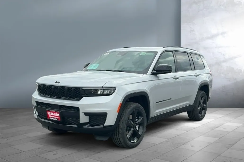 2025 Jeep Grand Cherokee Altitude photo 1