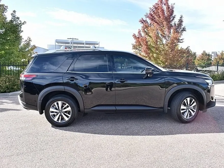 2025 Nissan Pathfinder SL photo 1