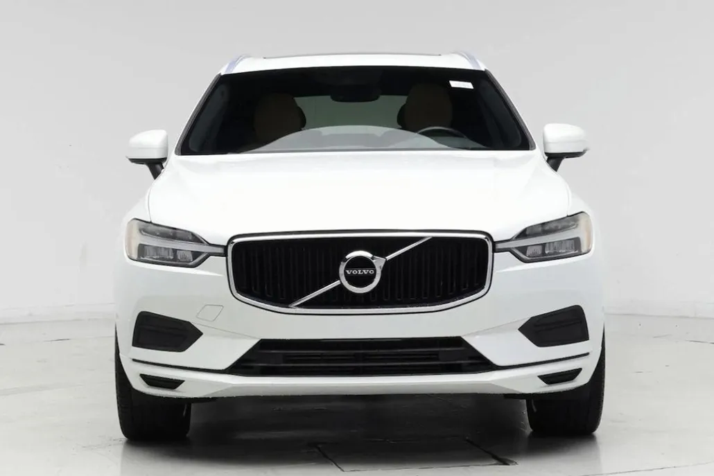 2019 Volvo XC60 T5 Momentum photo 1