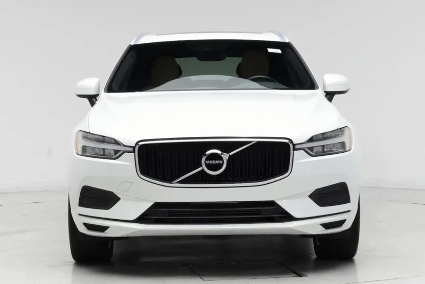 2019 Volvo XC60 T5 Momentum photo 1