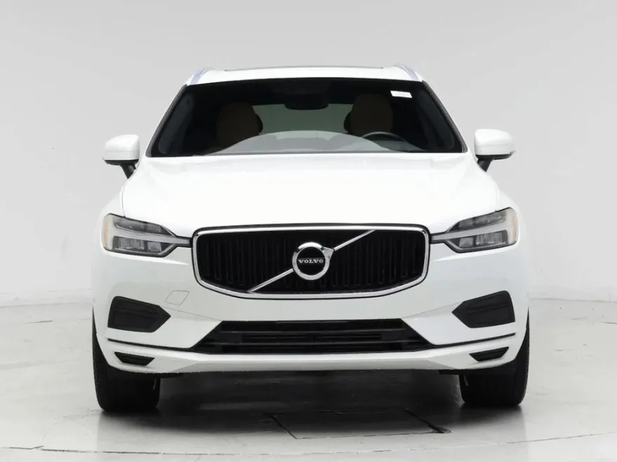 2019 Volvo XC60 T5 Momentum photo 1