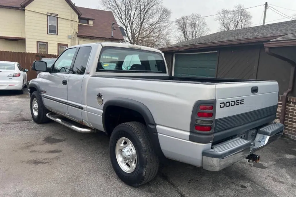 2000 Dodge Ram SLT photo 1