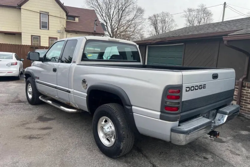 2000 Dodge Ram SLT photo 1