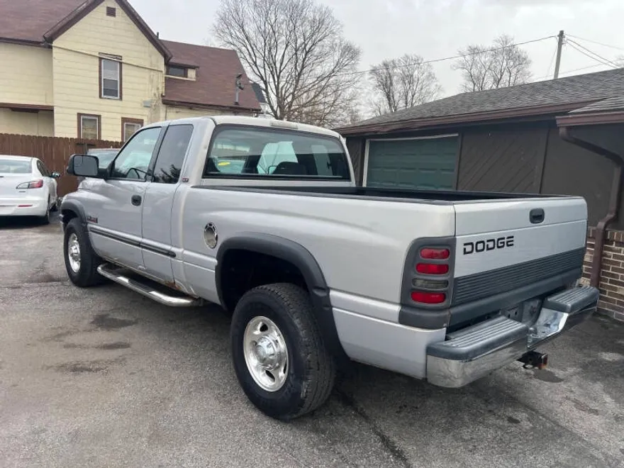 2000 Dodge Ram SLT photo 1