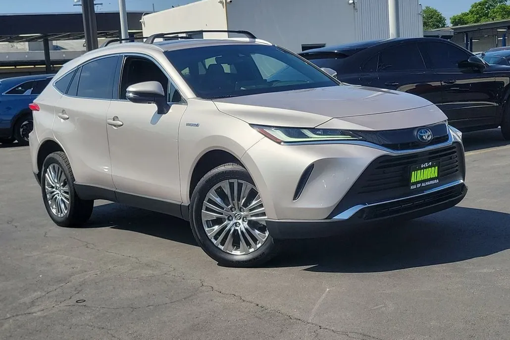 2021 Toyota Venza XLE photo 1