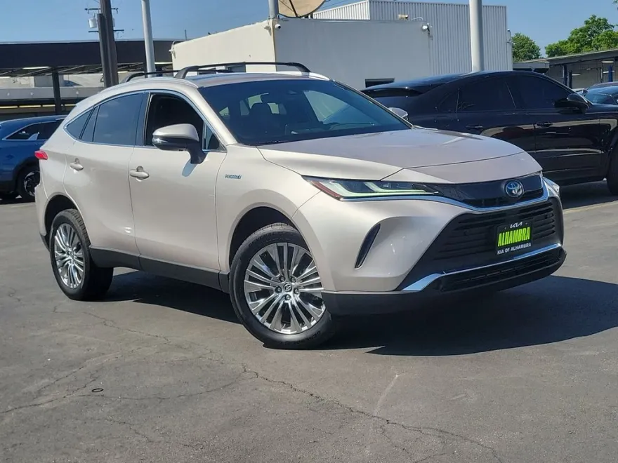 2021 Toyota Venza XLE photo 1