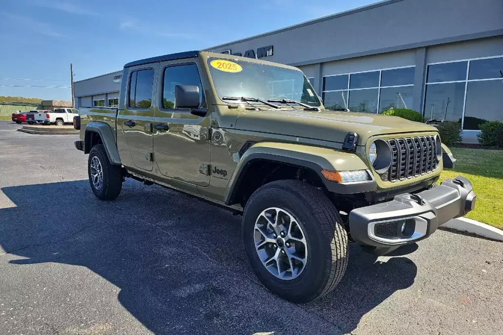 2025 Jeep Gladiator Sport S photo 1