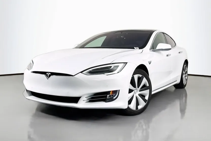 2021 Tesla Model S Long Range Plus photo 1