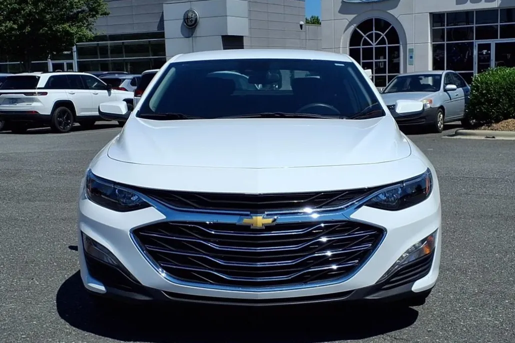 2023 Chevrolet Malibu 1LT photo 1