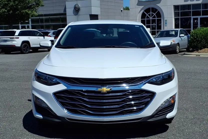 2023 Chevrolet Malibu 1LT photo 1