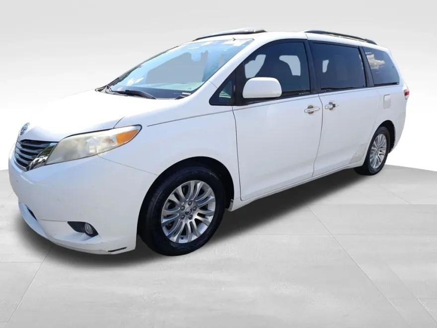 2012 Toyota Sienna Base photo 1