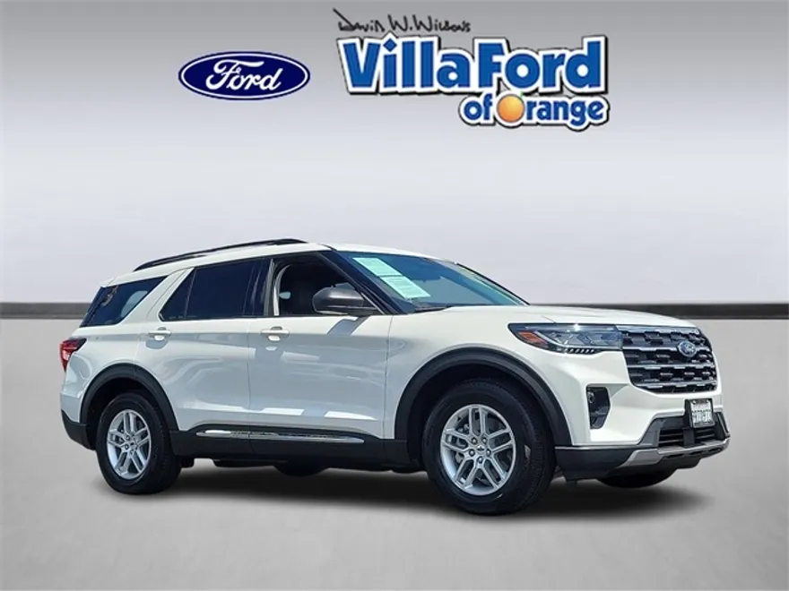 2025 Ford Explorer photo 1