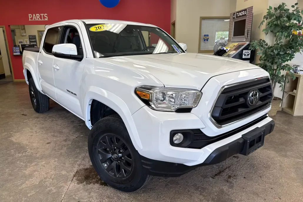 2023 Toyota Tacoma SR5 photo 1