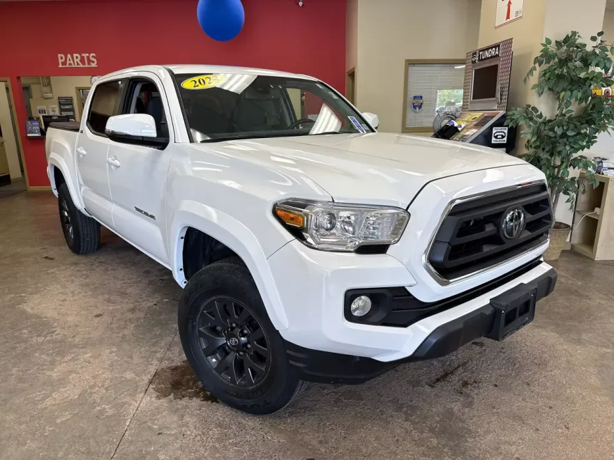 2023 Toyota Tacoma SR5 photo 1