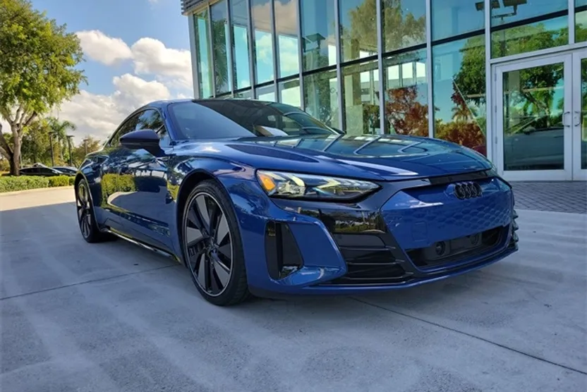 2023 Audi e-tron GT Prestige photo 1