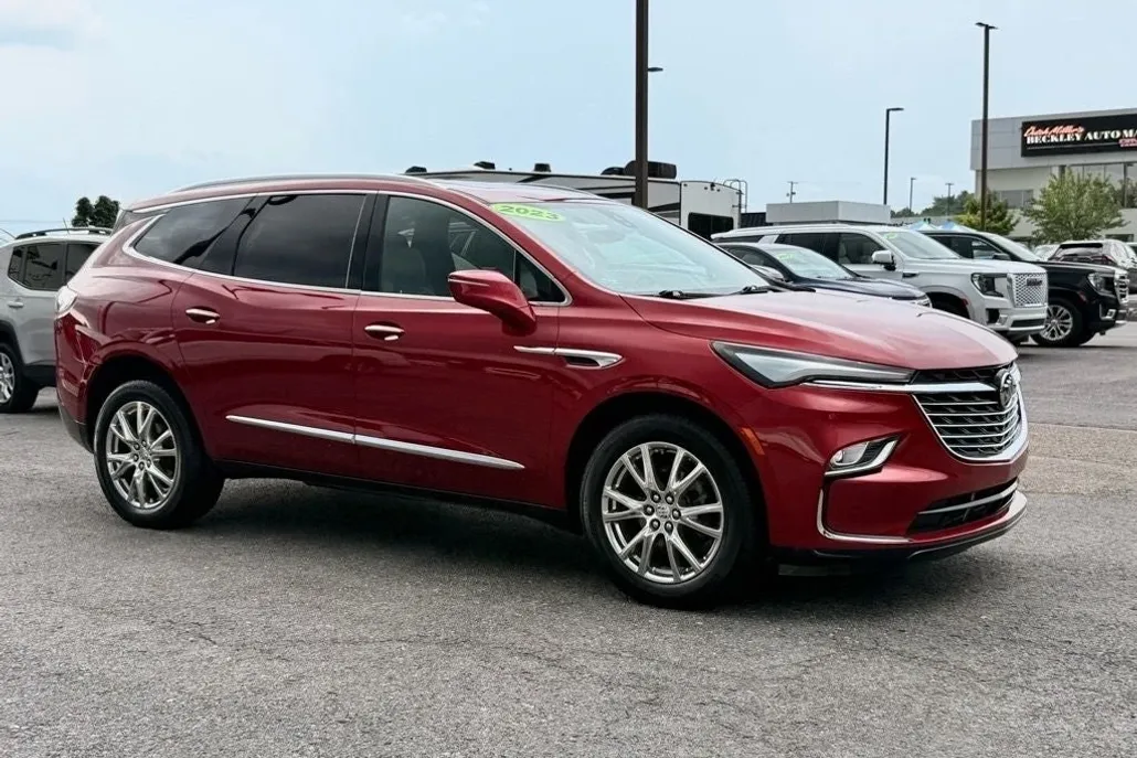 2023 Buick Enclave Premium photo 1