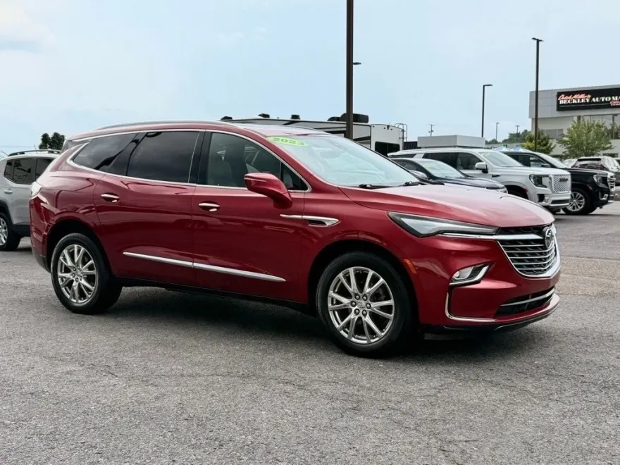 2023 Buick Enclave Premium photo 1