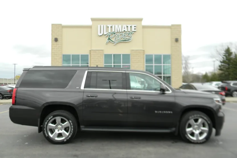 2016 Chevrolet Suburban LT photo 1