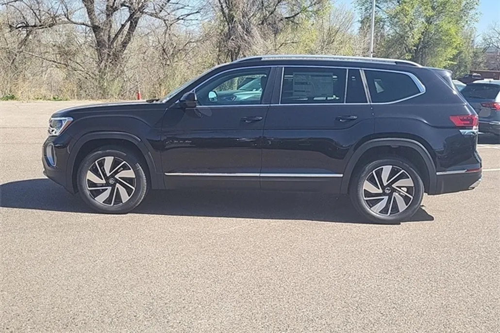2025 Volkswagen Atlas SE photo 1