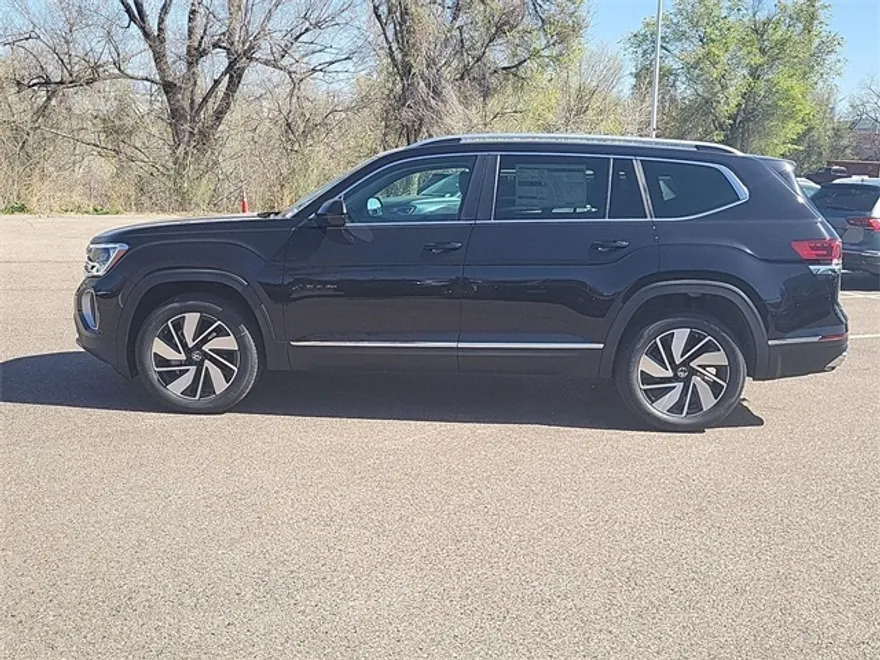 2025 Volkswagen Atlas SE photo 1