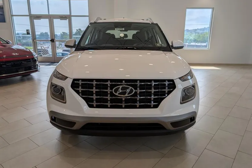 2025 Hyundai Venue SEL photo 1