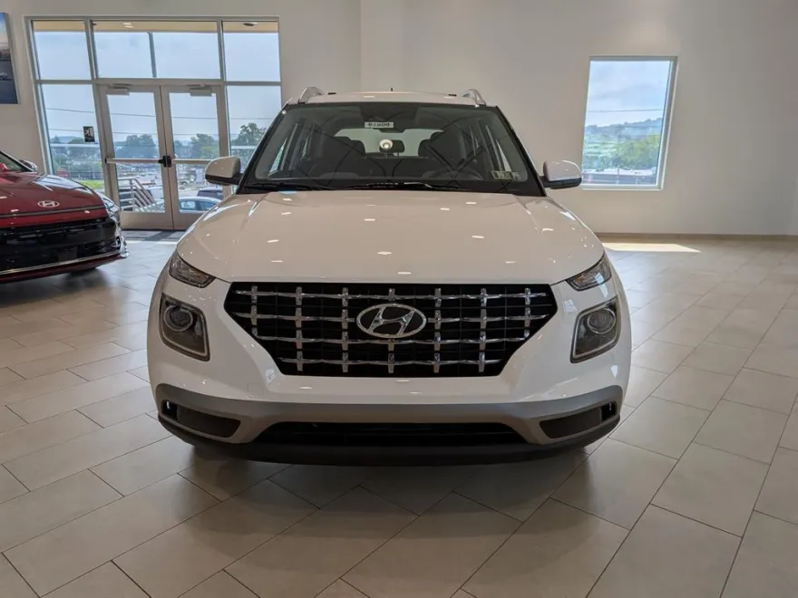 2025 Hyundai Venue SEL photo 1