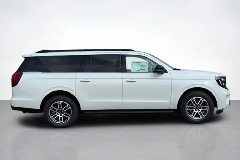 2025 Ford Expedition photo 1
