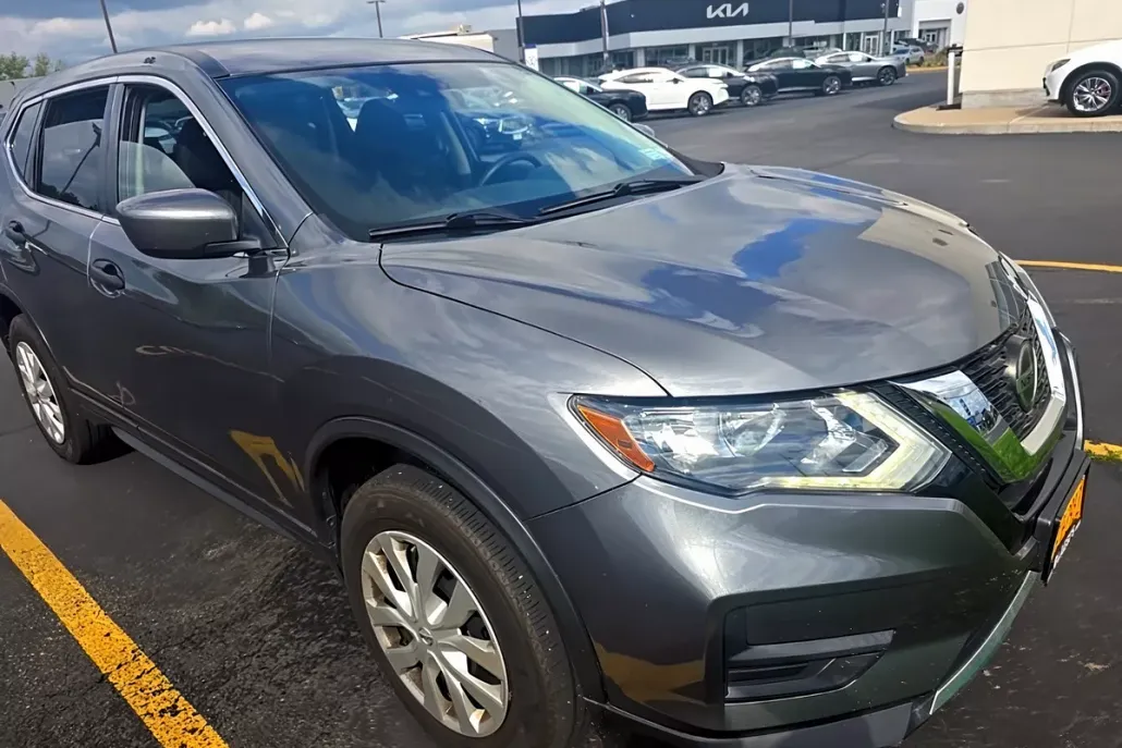2019 Nissan Rogue S photo 1