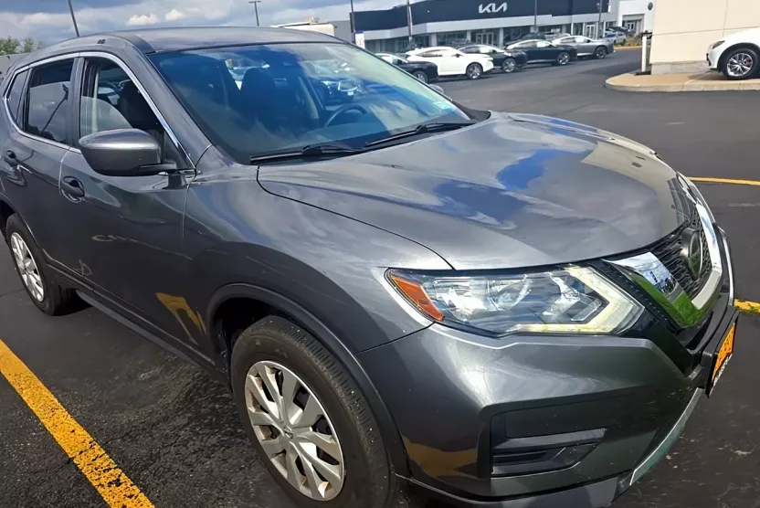 2019 Nissan Rogue S photo 1