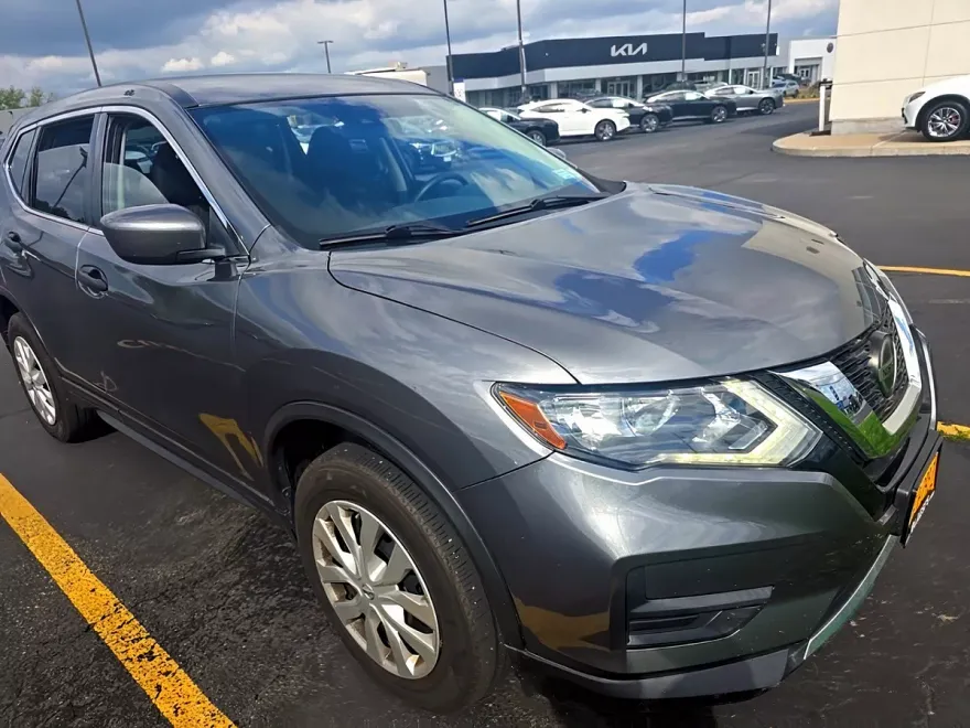 2019 Nissan Rogue S photo 1