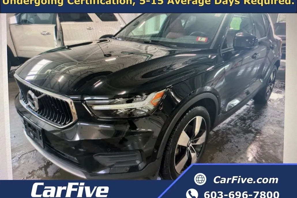 2019 Volvo XC40 Momentum photo 1