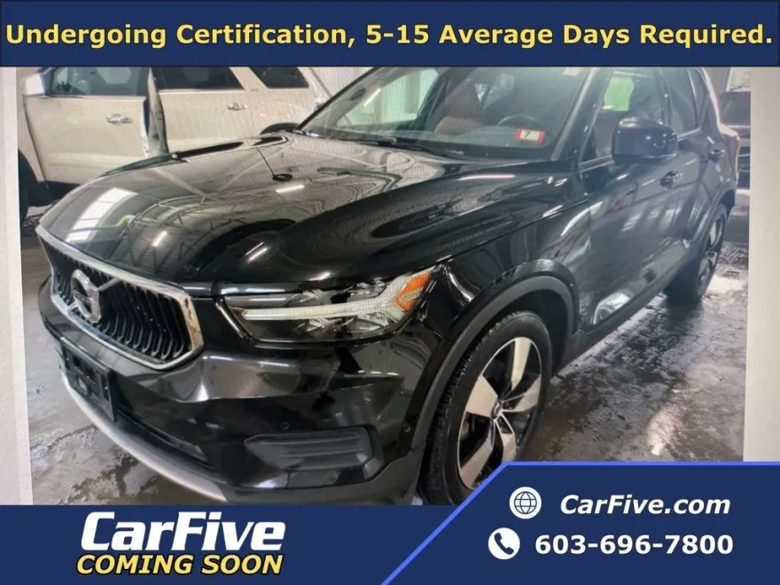 2019 Volvo XC40 Momentum photo 1