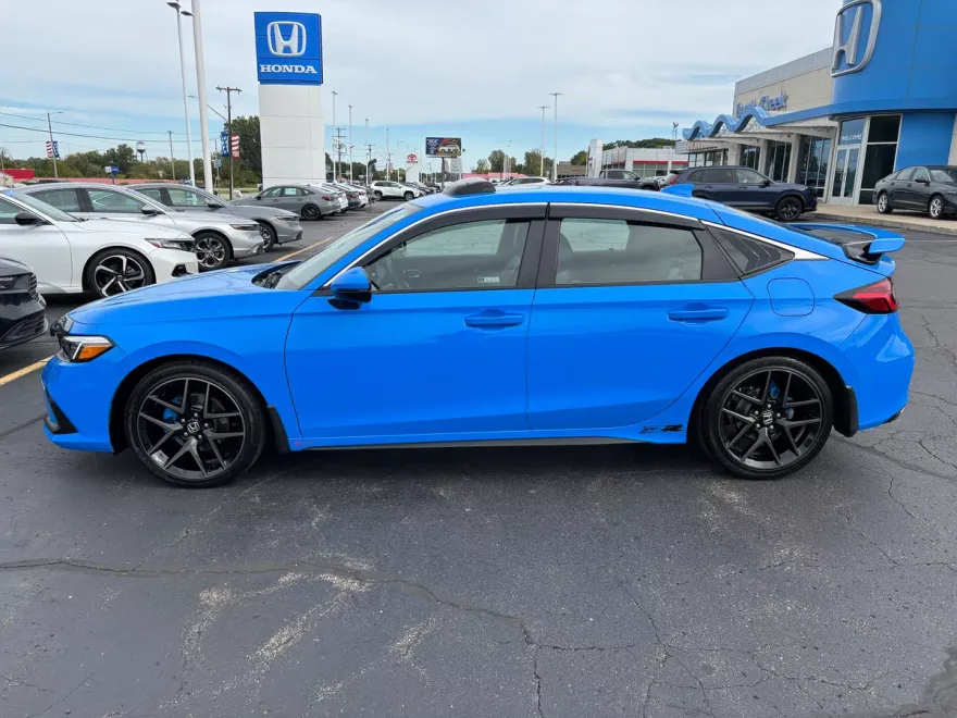 2022 Honda Civic Sport Touring Hatchback photo 1