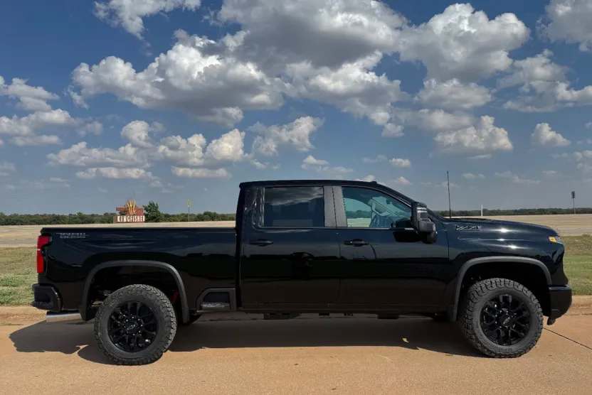 2026 Chevrolet Silverado 2500HD LT photo 1