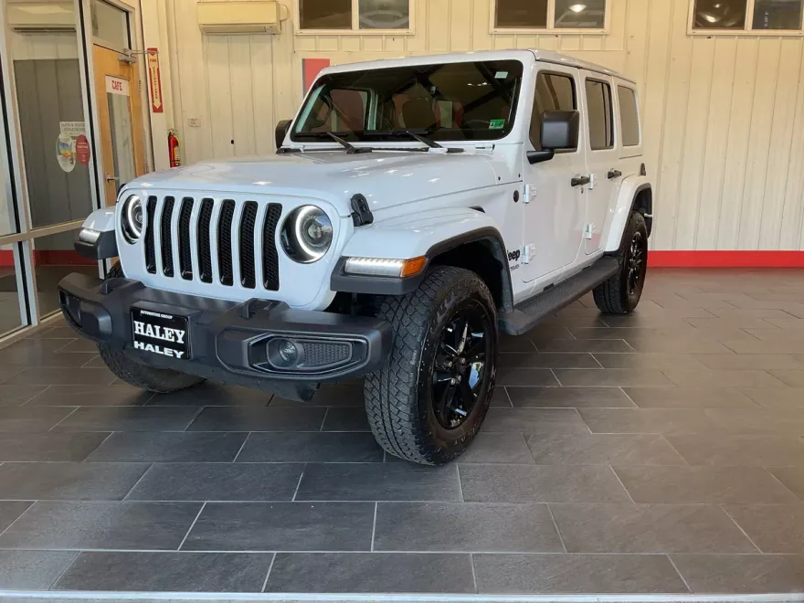 2022 Jeep Wrangler Unlimited Sahara Altitude photo 1