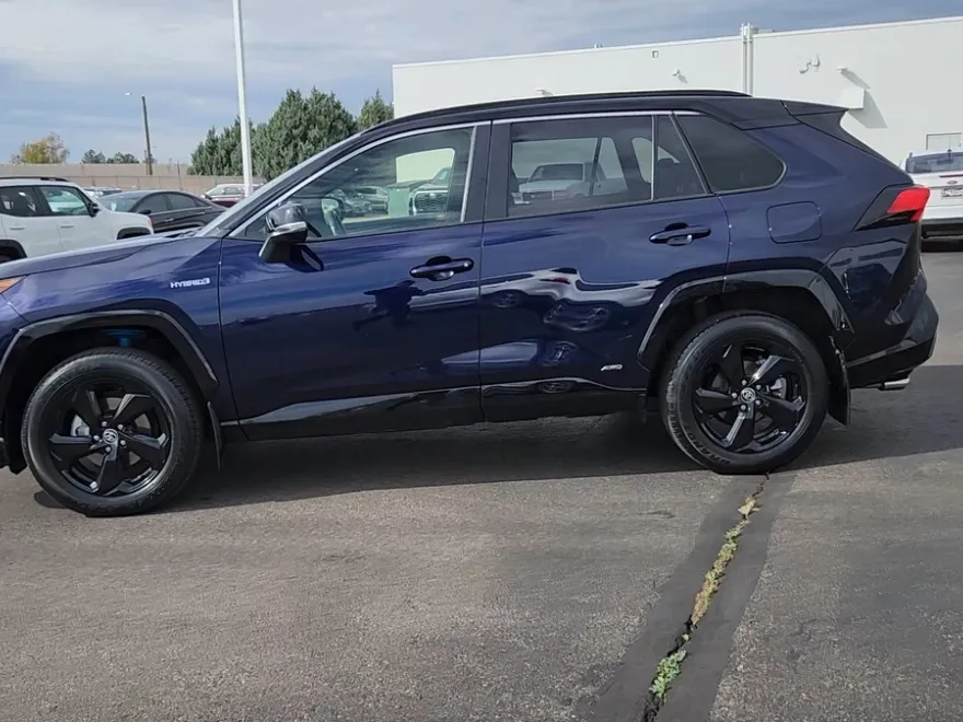 2020 Toyota RAV4 Hybrid XSE photo 1