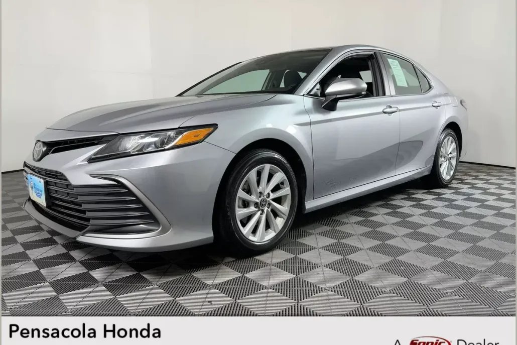 2024 Toyota Camry LE photo 1