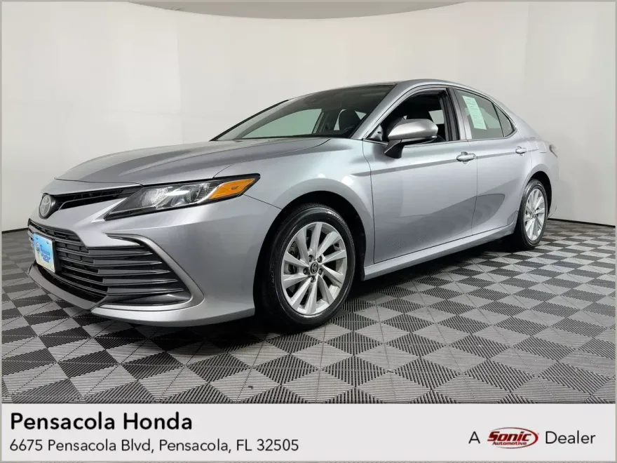 2024 Toyota Camry LE photo 1