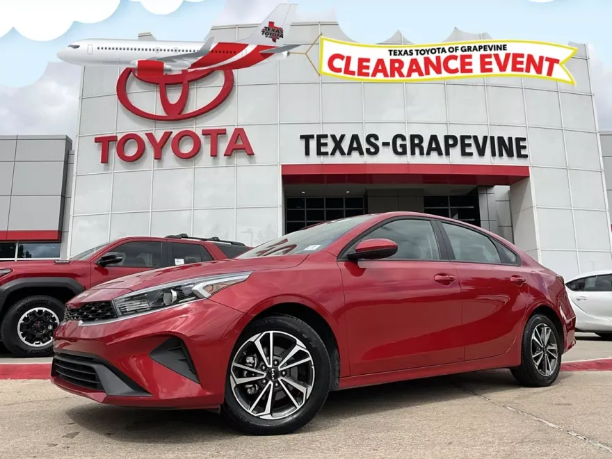 2024 Kia Forte LXS photo 1