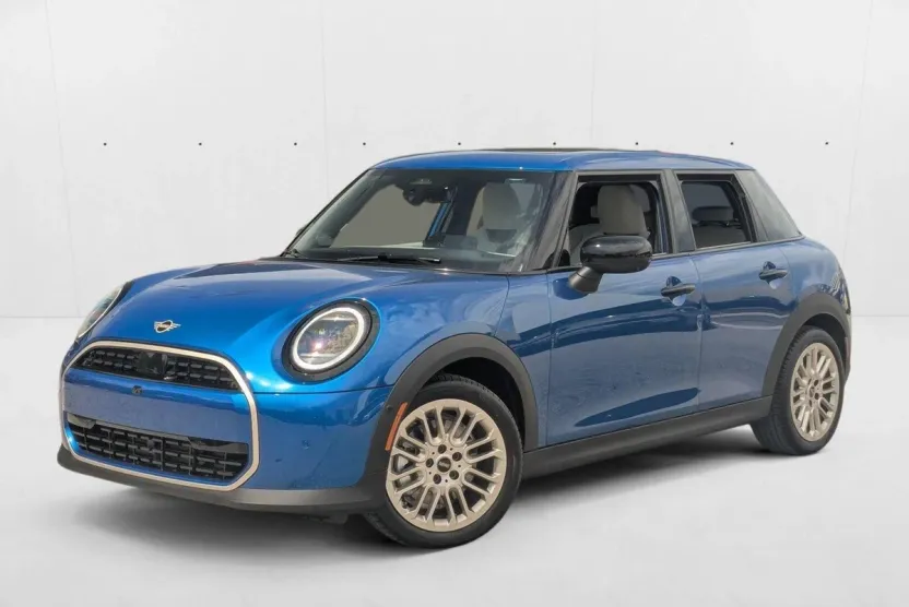 2025 Mini Cooper 4 Door Hardtop Iconic photo 1