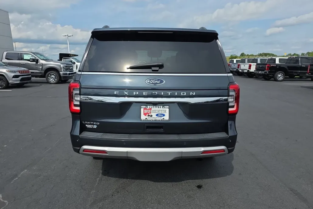 2022 Ford Expedition Limited photo 1