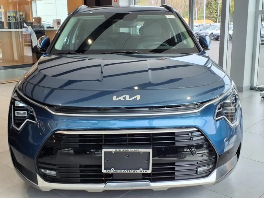 2024 Kia Niro Plug-In Hybrid SX photo 1