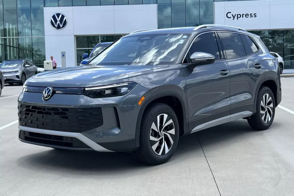 2025 Volkswagen Tiguan S photo 1