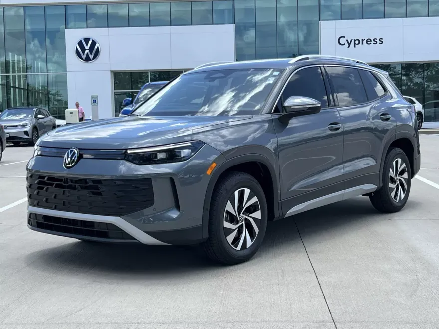 2025 Volkswagen Tiguan S photo 1
