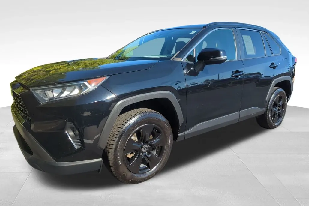 2021 Toyota RAV4 XLE photo 1